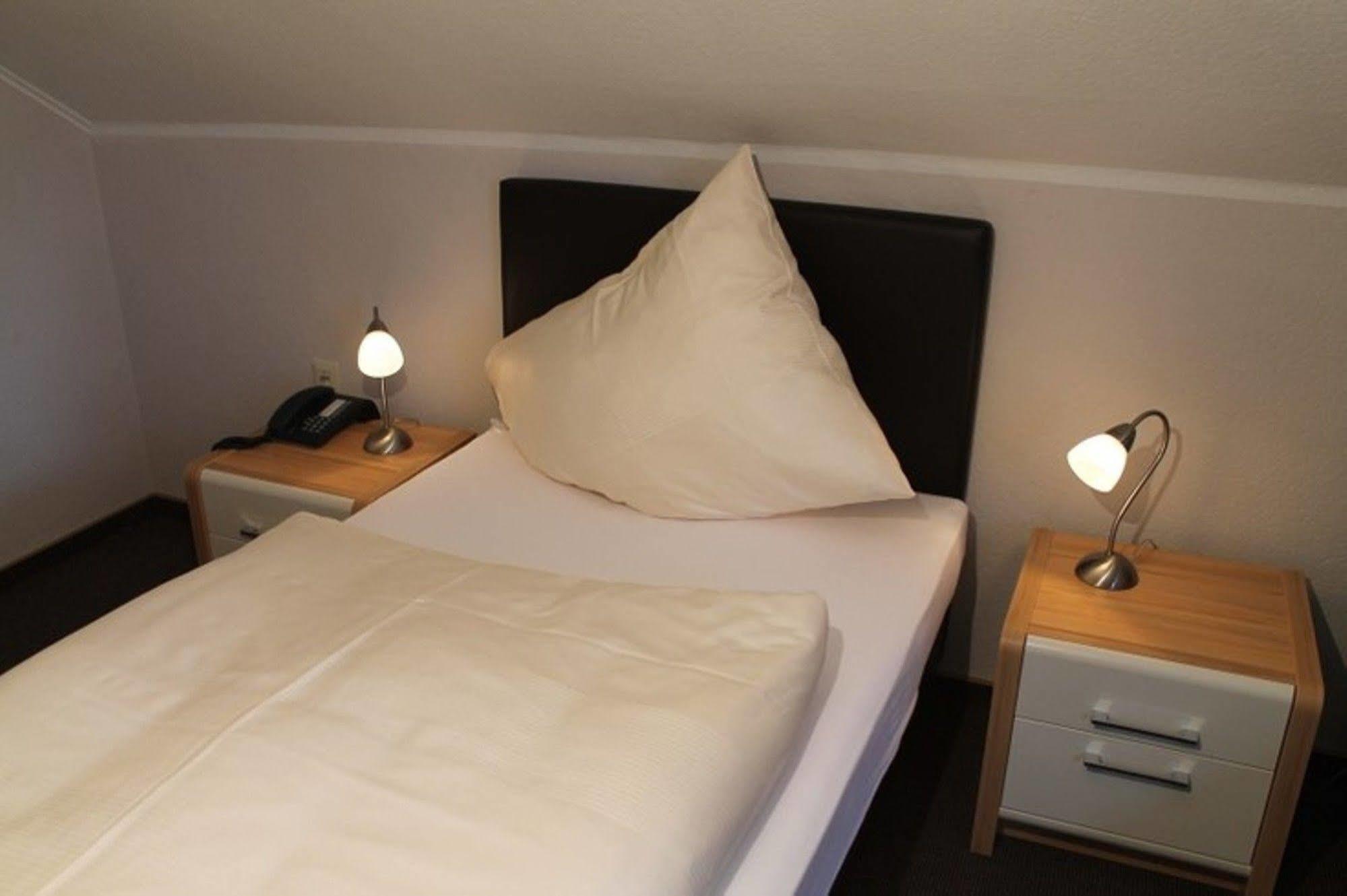 Landhaus Hotel Goeke เฮอเฟลฮอฟ ภายนอก รูปภาพ