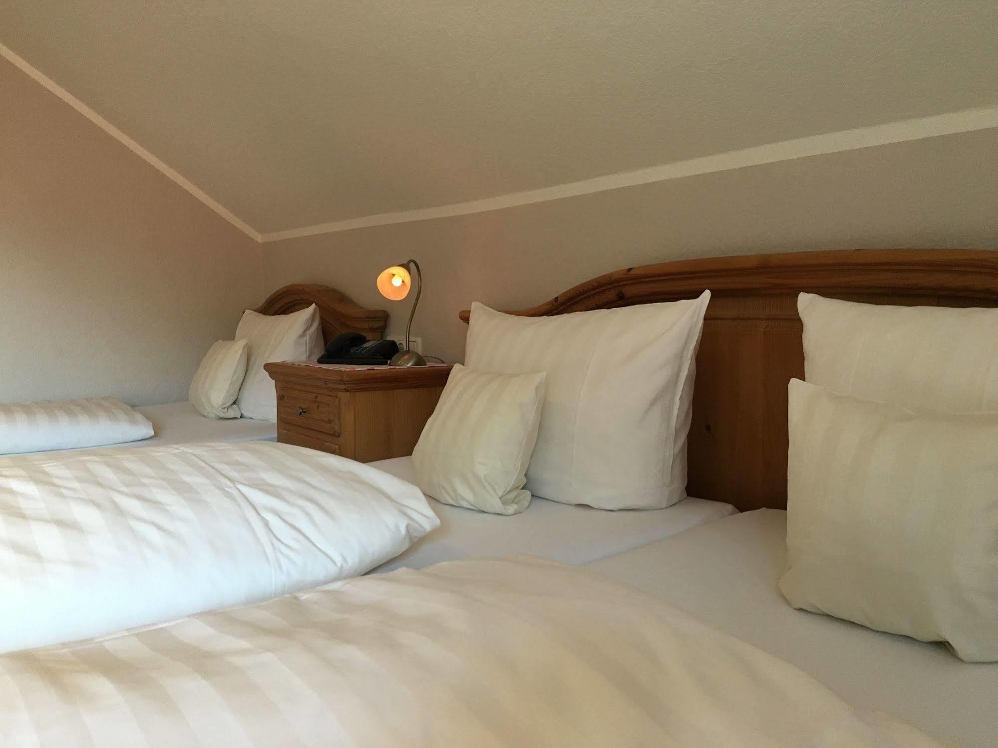 Landhaus Hotel Goeke เฮอเฟลฮอฟ ภายนอก รูปภาพ