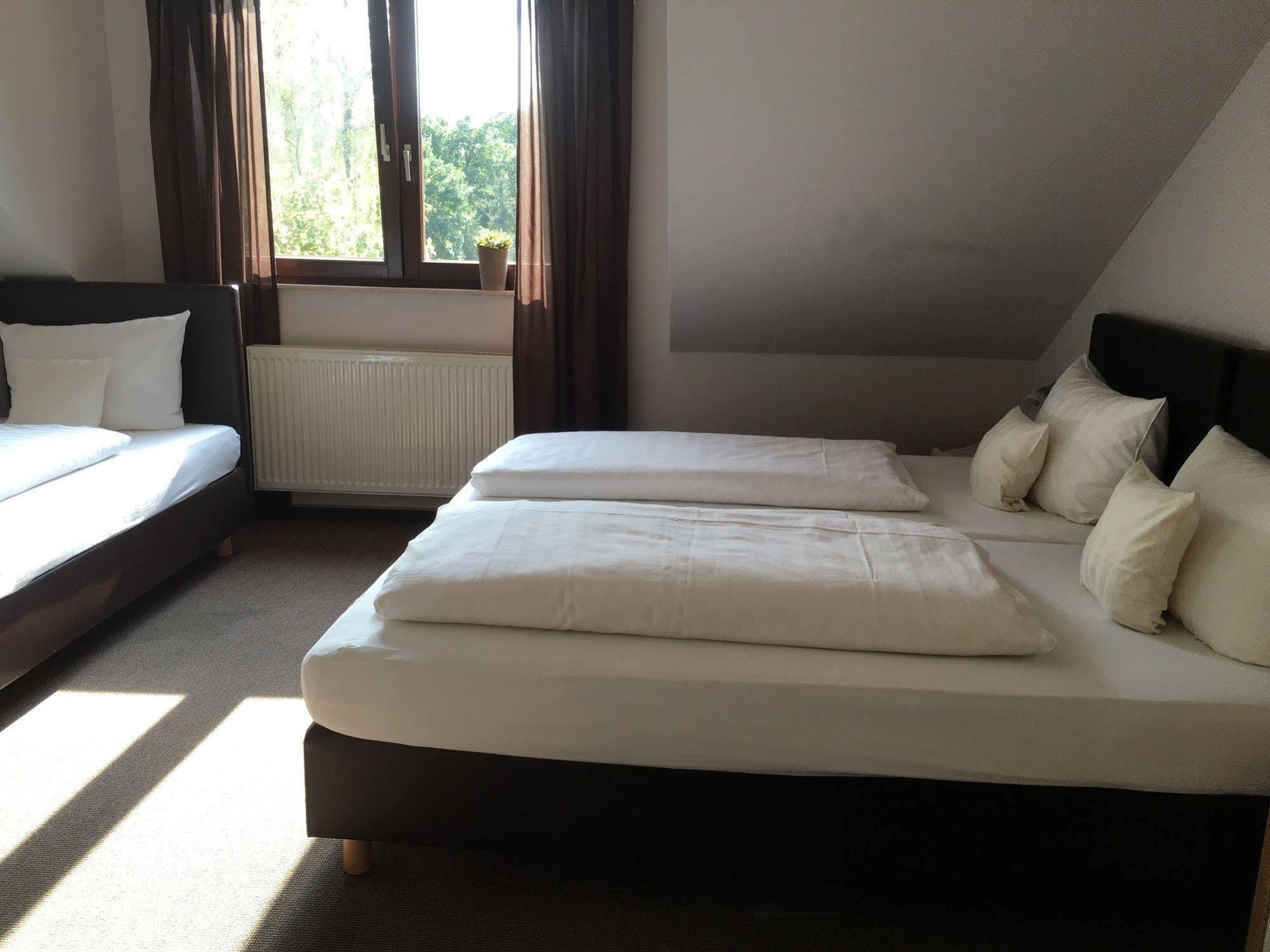 Landhaus Hotel Goeke เฮอเฟลฮอฟ ภายนอก รูปภาพ
