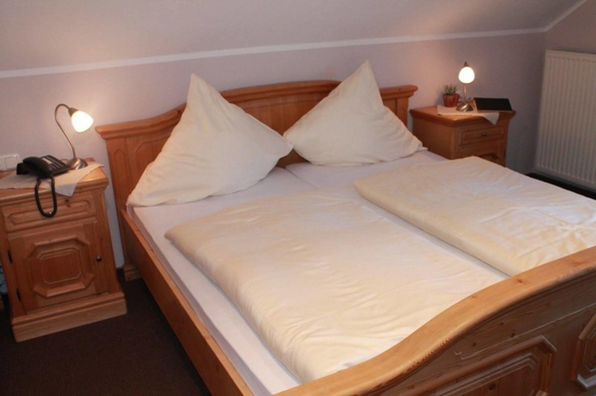 Landhaus Hotel Goeke เฮอเฟลฮอฟ ภายนอก รูปภาพ