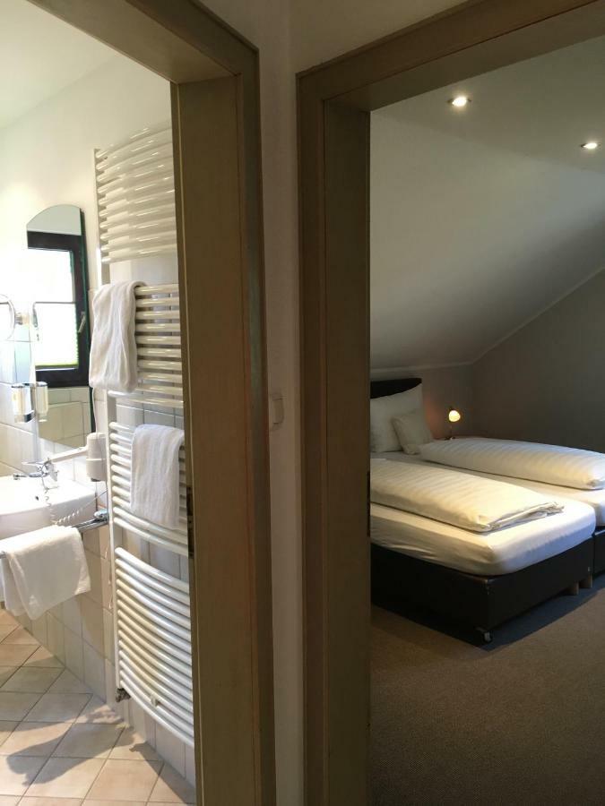 Landhaus Hotel Goeke เฮอเฟลฮอฟ ภายนอก รูปภาพ